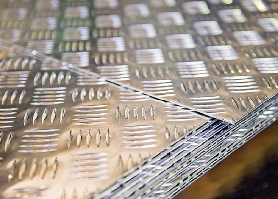 La Cina 1050 H14 controllore di alluminio Diamond Treadplates Raised Plates 1.5X1250X2500 fornitore